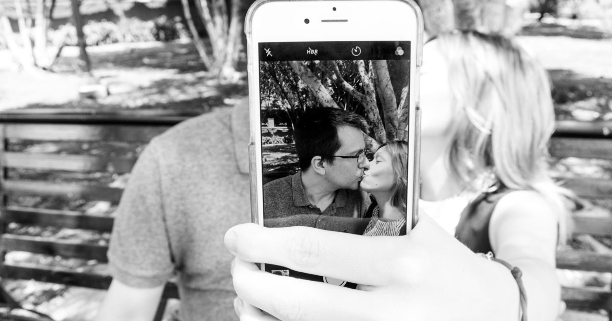 4 Tips for Taking Brilliant Couple Selfies Utterly Printable
