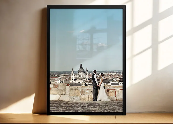 Framed photo of a couple overlooking a cityscape, perfect for modern and minimalistic decor