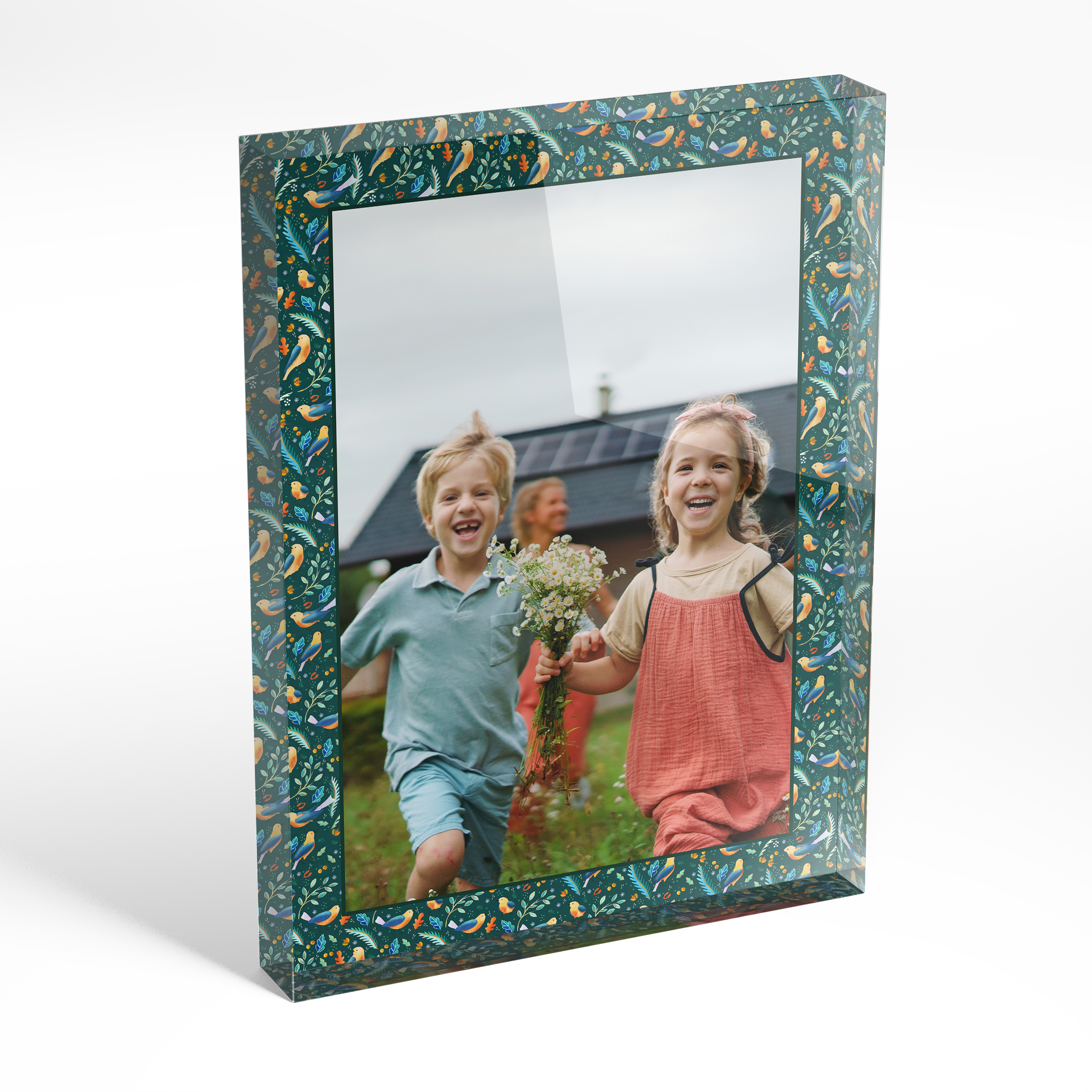 An angled side view of a portrait layout Acrylic Glass Photo Block with space for 1 photo. Thiis design is named "Heritage Portrait". 