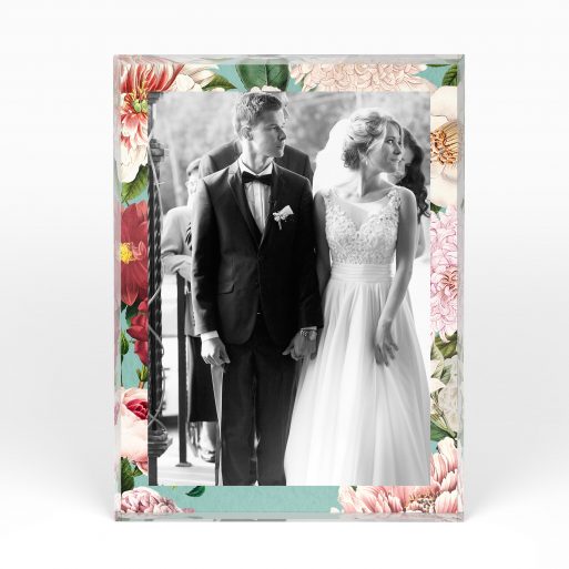 A front side view of a portrait layout Acrylic Glass Photo Block with space for 1 photo. Thiis design is named "Sealed with a Kiss". 