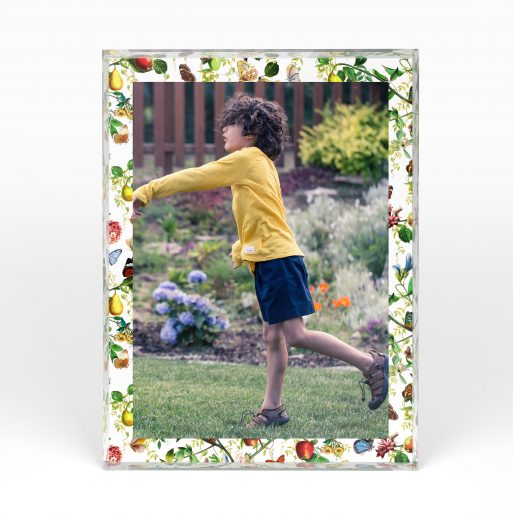 A front side view of a portrait layout Acrylic Glass Photo Block with space for 1 photo. Thiis design is named "Timeless Treasure". 
