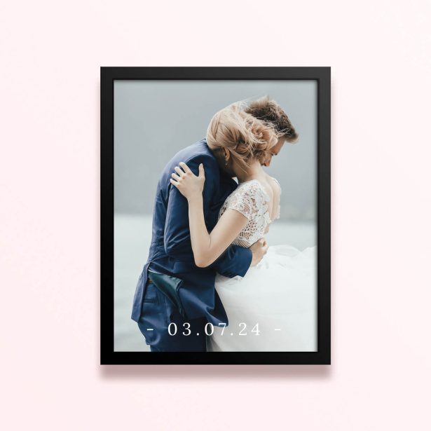 Simple framed prints designs with one photo of a couple embracing