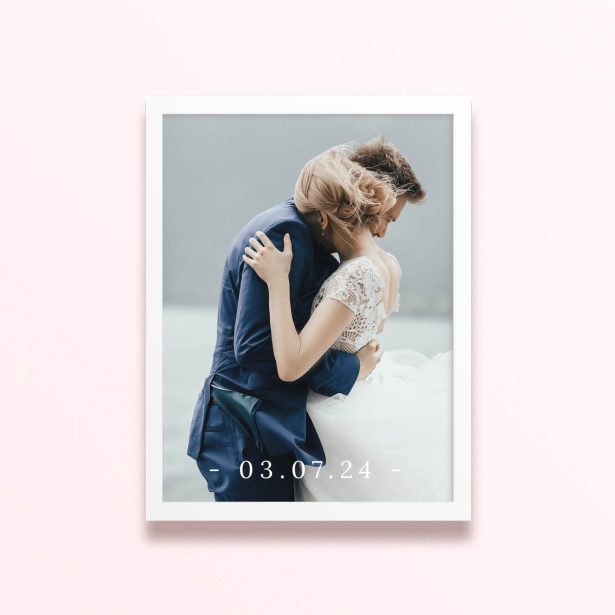 Simple framed prints designs with one photo of a couple embracing